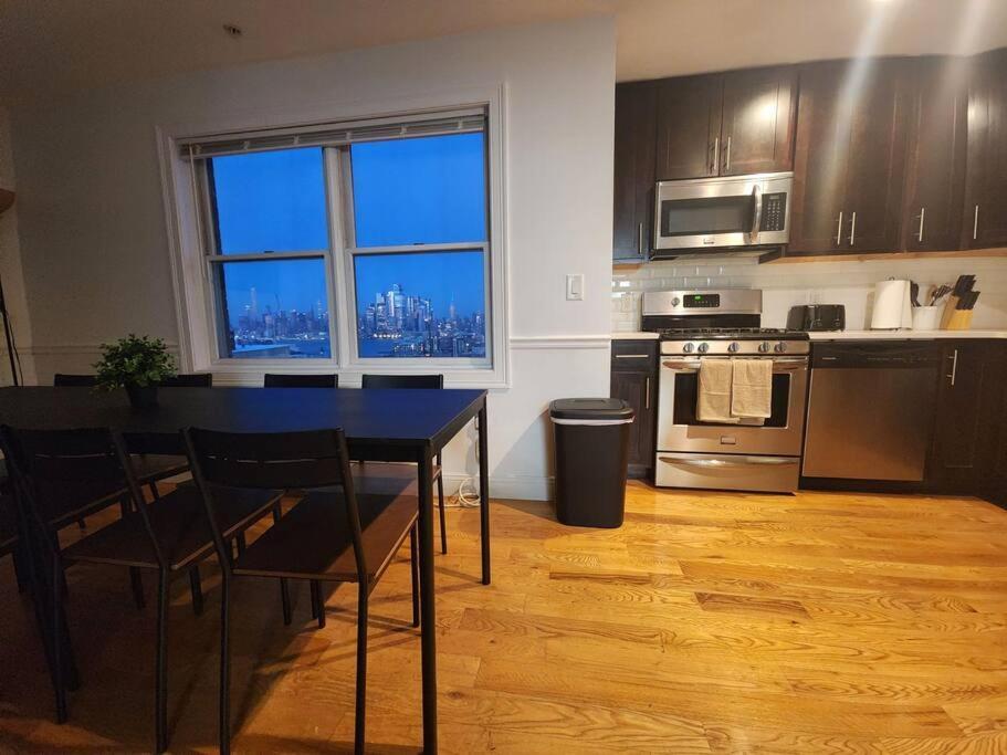Luxurious 2 Bed ! Mins To Nyc! Apartamento Union City Exterior foto
