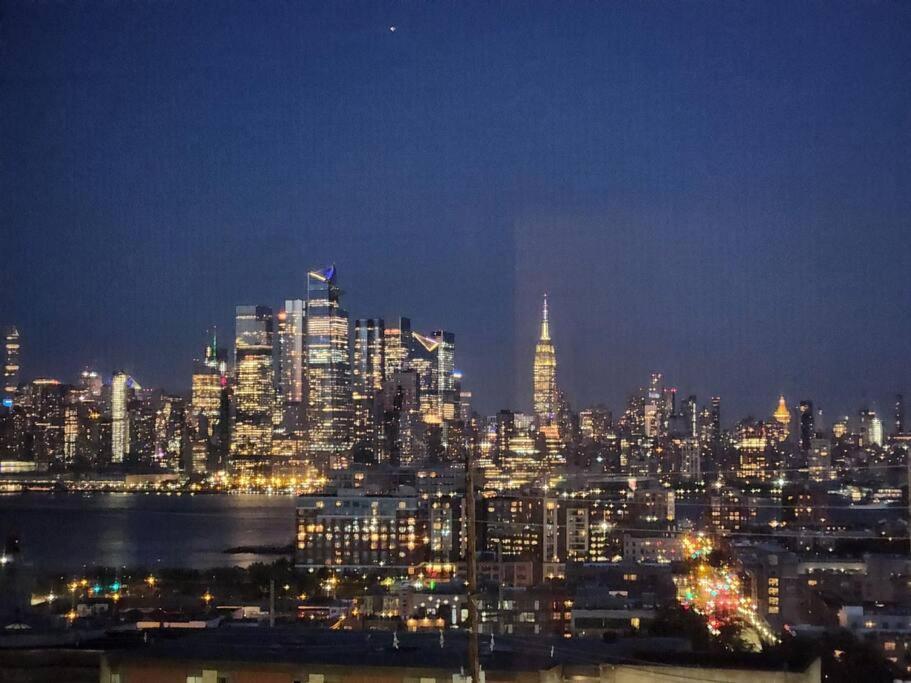 Luxurious 2 Bed ! Mins To Nyc! Apartamento Union City Exterior foto
