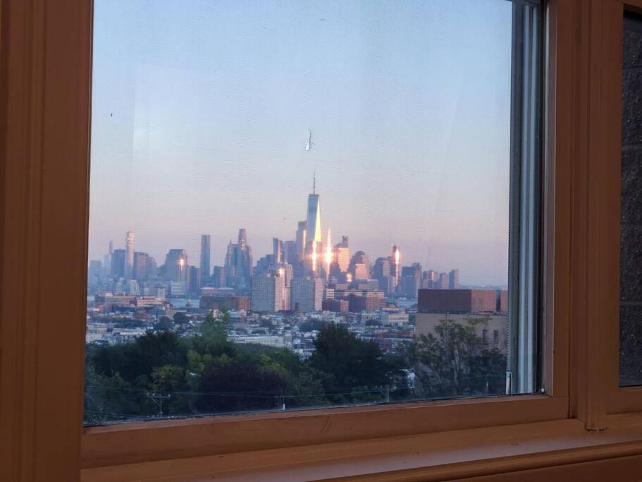 Luxurious 2 Bed ! Mins To Nyc! Apartamento Union City Exterior foto